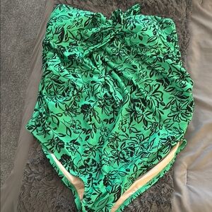 Floral Green Maternity Swimsuit. Size XL. NWOT
